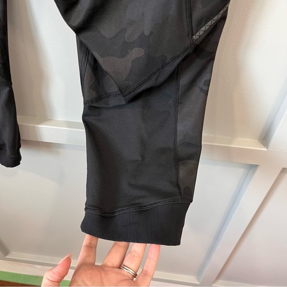 Lululemon Run For Fun Crop *Full-On Luxtreme camo 8 - Picture 7 of 11